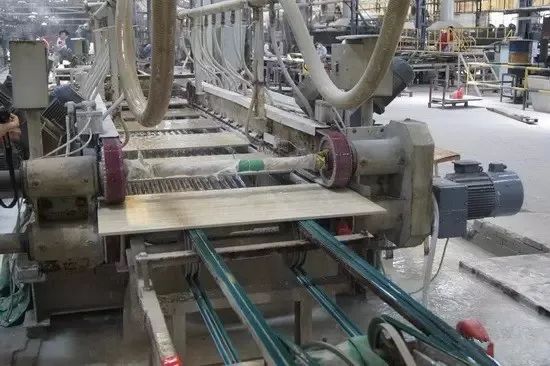 潔匠凈化·的凈工業(yè)除臭劑_陶瓷廠(chǎng)異味大、被投訴，潔匠現場(chǎng)抽取廢氣做檢測、研制有效除臭劑！
