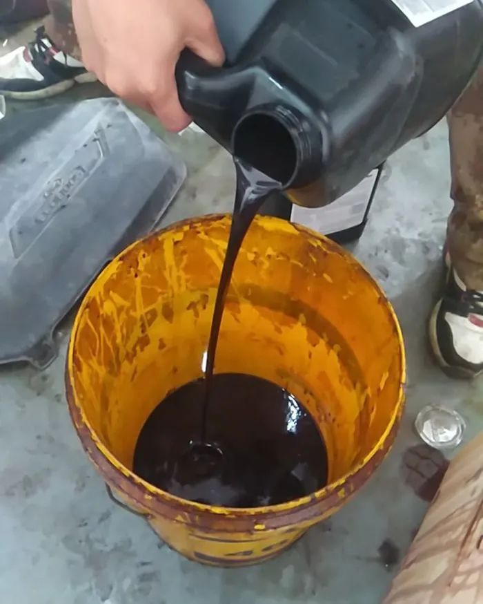 廢機油處理難度大，擺脫“惡臭異味”又有什么方向？.jpg