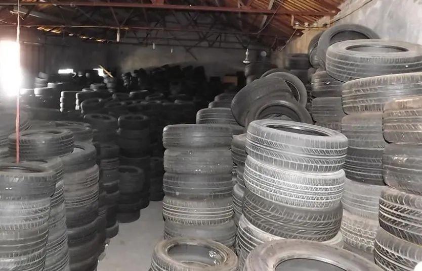 潔匠凈化·的凈工業(yè)除臭劑_廢舊輪胎煉油廢氣污染，車(chē)間惡臭問(wèn)題可利用潔匠凈化除臭劑解決